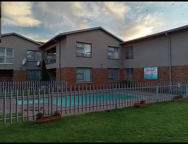 2 BEDROOM FLAT FOR SALE IN VANDERBIJLPARK CE 3